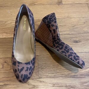 Nine West leopard wedge shoes size 7.5